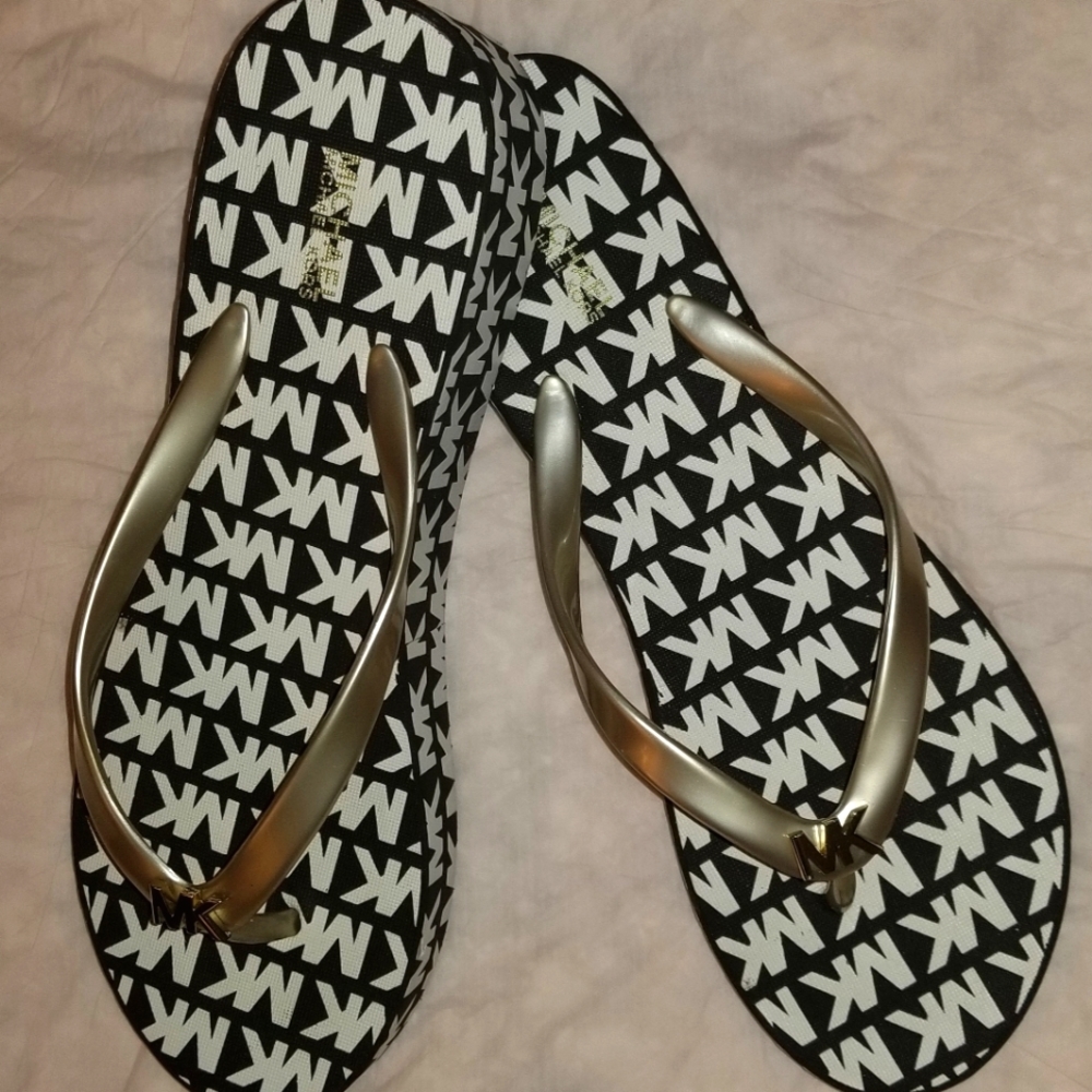 Michael Kors Logo Wedges Flip Flop. Size 10. Black/White/Rose Gold